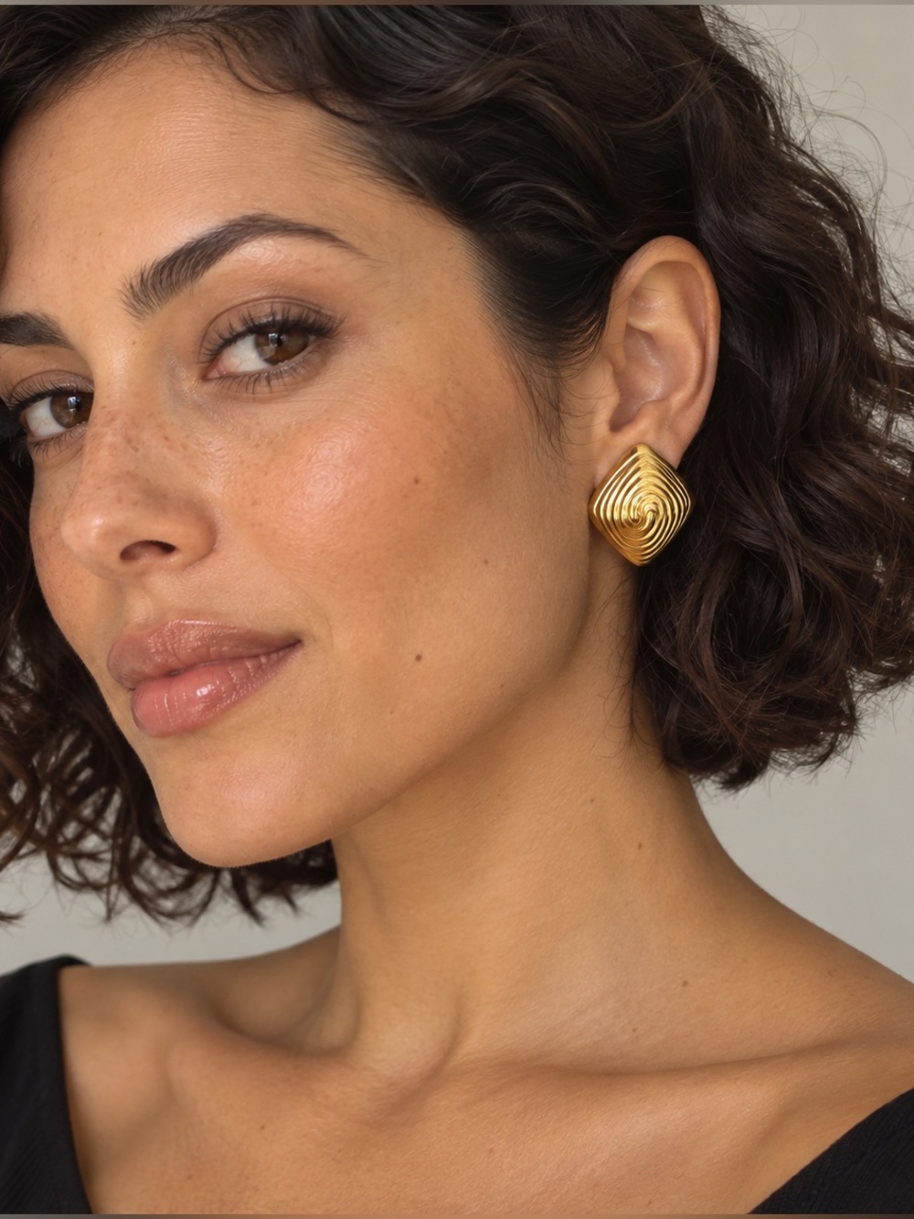 Vintage Italian 14K Swirl Dome Clip Earrings